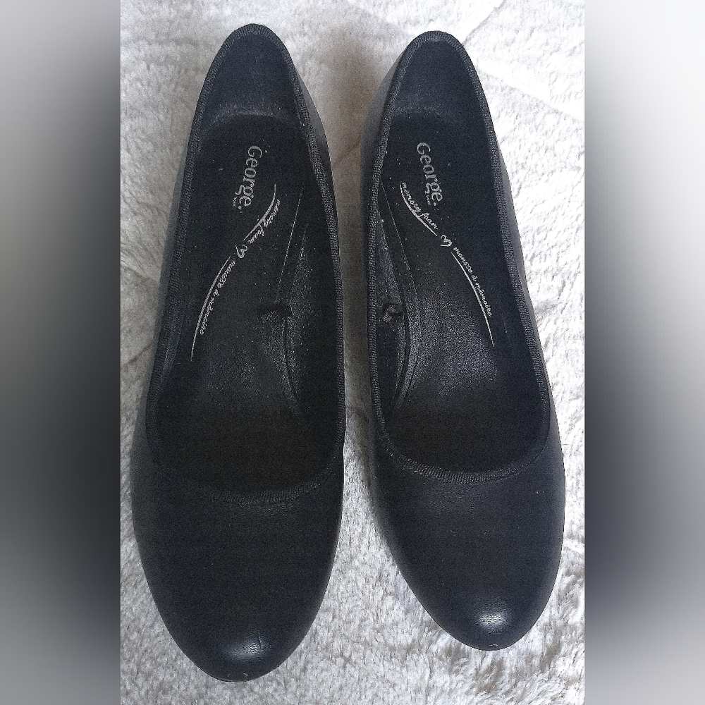 George pumps. Size 9 - Picture 11 of 11